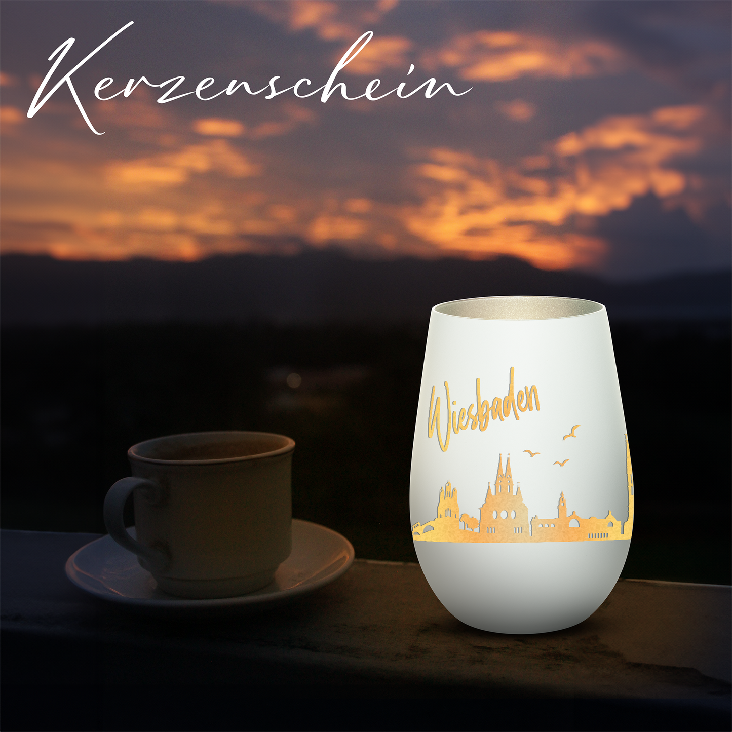 Hochwertiges Glas Windlicht mit Gravur "SKYLINE WIESBADEN" in der Farbe Weiß/Silber