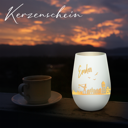 Hochwertiges Glas Windlicht mit Gravur "SKYLINE EMDEN" in der Farbe Weiß/Silber