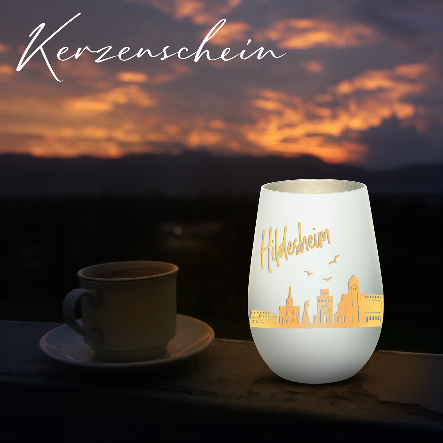 Hochwertiges Glas Windlicht mit Gravur "SKYLINE HILDESHEIM" in der Farbe Weiß/Silber