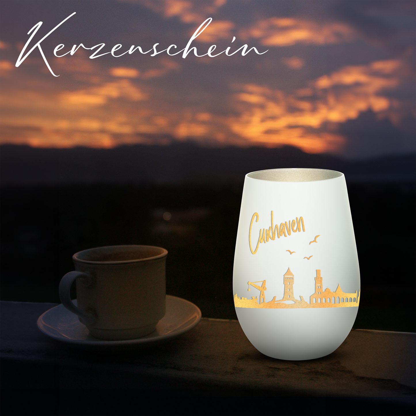 Hochwertiges Glas Windlicht mit Gravur "SKYLINE CUXHAVEN" in der Farbe Weiß/Silber