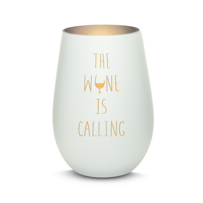 Hochwertiges Glas Windlicht mit Gravur "THE WINE IS CALLING" in der Farbe Weiß/Silber