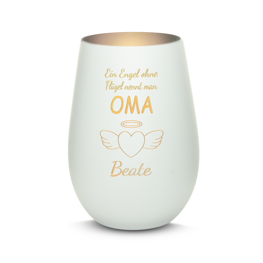 Hochwertiges Glas Windlicht mit Gravur "EIN ENGEL OHNE FLÜGEL NENNT MAN OMA" mit Wunschname in der Farbe Weiß/Silber