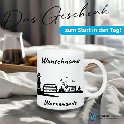 Tasse in Weiß 330ml bedruckt mit der Skyline von Warnemünde personalisierbar mit Wunschname