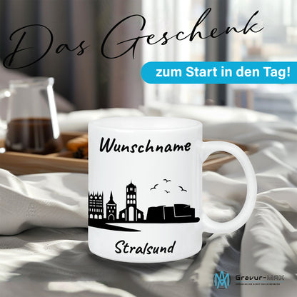 Tasse in Weiß 330ml bedruckt mit der Skyline von Stralsund personalisierbar mit Wunschname