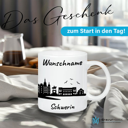 Tasse in Weiß 330ml bedruckt mit der Skyline von Schwerin personalisierbar mit Wunschname