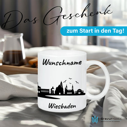 Tasse in Weiß 330ml bedruckt mit der Skyline von Wiesbaden personalisierbar mit Wunschname