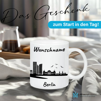 Tasse in Weiß 330ml bedruckt mit der Skyline von Berlin personalisierbar mit Wunschname