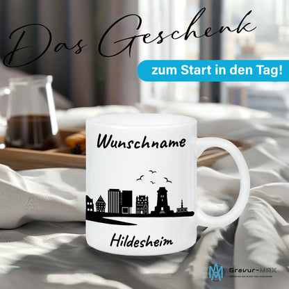 Tasse in Weiß 330ml bedruckt mit der Skyline von Hildesheim personalisierbar mit Wunschname