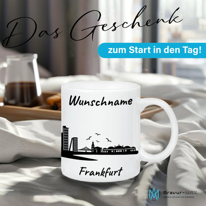 Tasse in Weiß 330ml bedruckt mit der Skyline von Frankfurt personalisierbar mit Wunschname