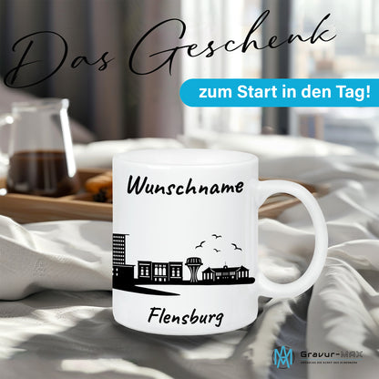 Tasse in Weiß 330ml bedruckt mit der Skyline von Flensburg personalisierbar mit Wunschname