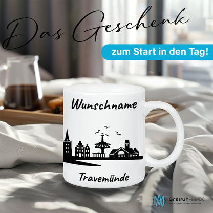 Tasse in Weiß 330ml bedruckt mit der Skyline von Travemünde personalisierbar mit Wunschname