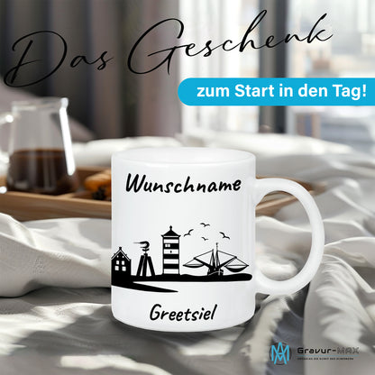 Tasse in Weiß 330ml bedruckt mit der Skyline von Greetsiel personalisierbar mit Wunschname