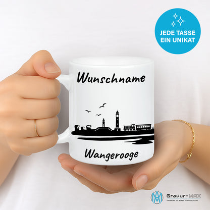 Tasse in Weiß 330ml bedruckt mit der Skyline von Wangerooge personalisierbar mit Wunschname