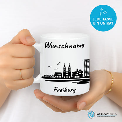 Tasse in Weiß 330ml bedruckt mit der Skyline von Freiburg personalisierbar mit Wunschname