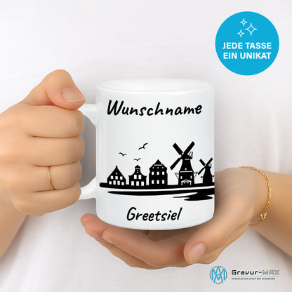Tasse in Weiß 330ml bedruckt mit der Skyline von Greetsiel personalisierbar mit Wunschname