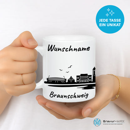 Tasse in Weiß 330ml bedruckt mit der Skyline von Braunschweig personalisierbar mit Wunschname