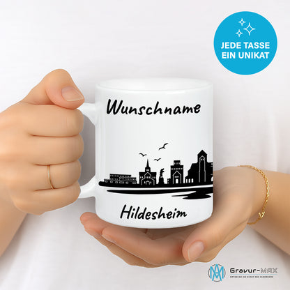 Tasse in Weiß 330ml bedruckt mit der Skyline von Hildesheim personalisierbar mit Wunschname