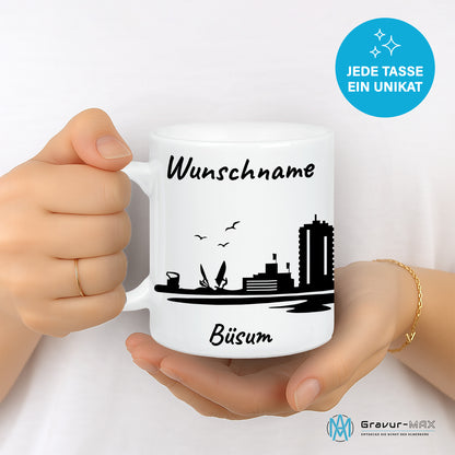 Tasse in Weiß 330ml bedruckt mit der Skyline von Büsum personalisierbar mit Wunschname