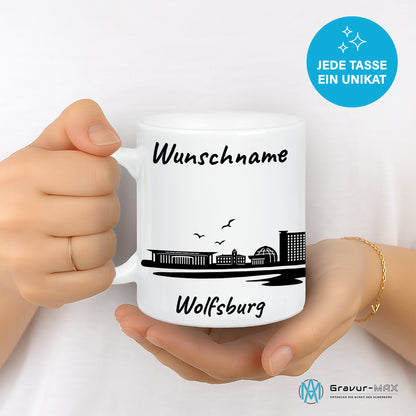 Tasse in Weiß 330ml bedruckt mit der Skyline von Wolfsburg personalisierbar mit Wunschname