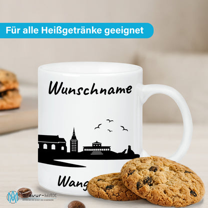 Tasse in Weiß 330ml bedruckt mit der Skyline von Wangerooge personalisierbar mit Wunschname