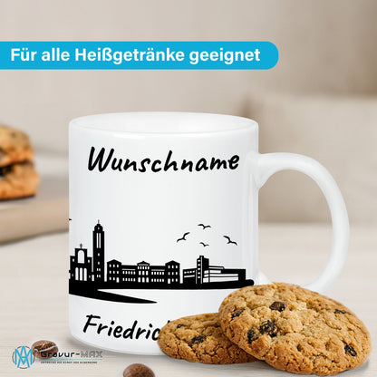 Tasse in Weiß 330ml bedruckt mit der Skyline von Friedrichshafen personalisierbar mit Wunschname