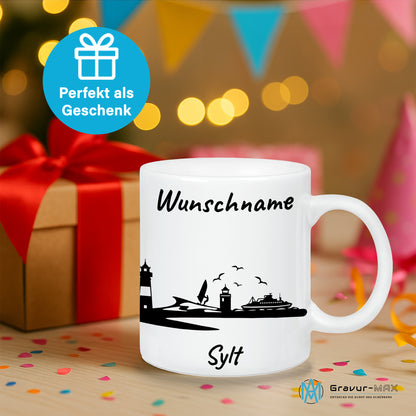 Tasse in Weiß 330ml bedruckt mit der Skyline von Sylt personalisierbar mit Wunschname