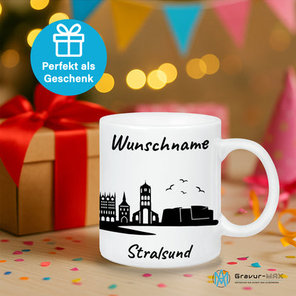 Tasse in Weiß 330ml bedruckt mit der Skyline von Stralsund personalisierbar mit Wunschname