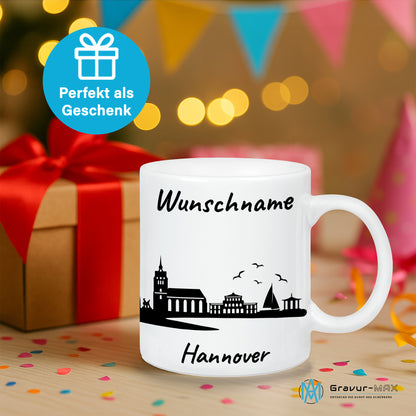Tasse in Weiß 330ml bedruckt mit der Skyline von Hannover personalisierbar mit Wunschname