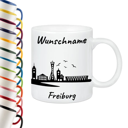 Tasse in Weiß 330ml bedruckt mit der Skyline von Freiburg personalisierbar mit Wunschname