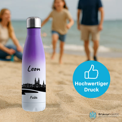 Trinkflasche in Weiß/Violett 500ml aus Edelstahl bedruckt mit der Skyline von Fulda personalisierbar mit Wunschname