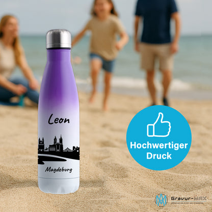 Trinkflasche in Weiß/Violett 500ml aus Edelstahl bedruckt mit der Skyline von Magdeburg personalisierbar mit Wunschname